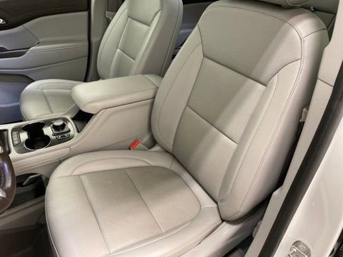 Used 2021 GMC Acadia SLT w/ Preferred Package image 15