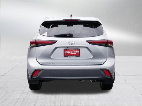 Certified 2024 Toyota Highlander LE AWD/4WD image 6