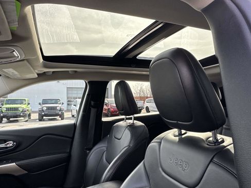 Used 2018 Jeep Cherokee Limited image 21