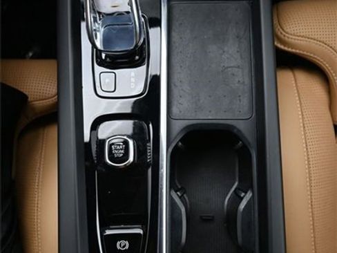 Used 2022 Volvo XC60 B6 Inscription w/ Advanced Package image 11