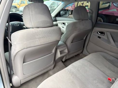 Used 2009 Toyota Camry LE FWD image 16