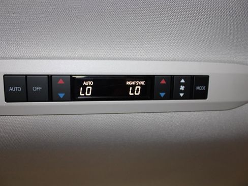 Used 2024 Toyota Sienna XLE AWD/4WD image 26