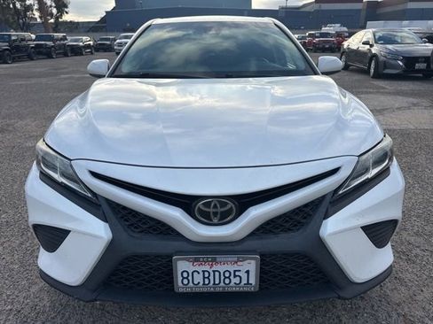 Used 2018 Toyota Camry SE image 2