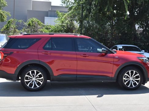 Certified 2025 Ford Explorer ST-Line RWD image 6