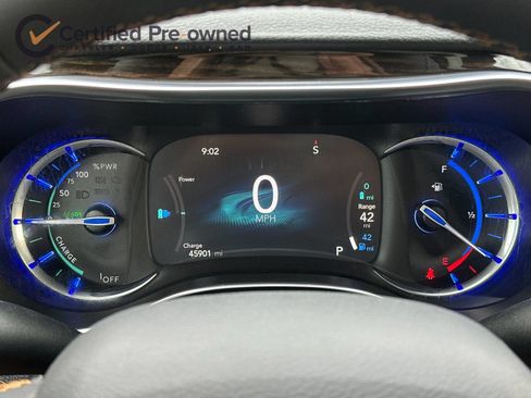 Used 2023 Chrysler Pacifica Pinnacle FWD image 28