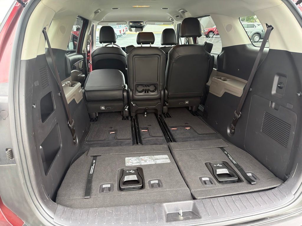 Used 2025 Kia Carnival FWD image 15