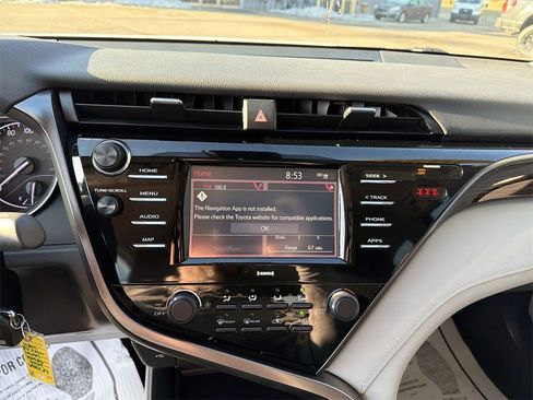 Used 2020 Toyota Camry LE image 19