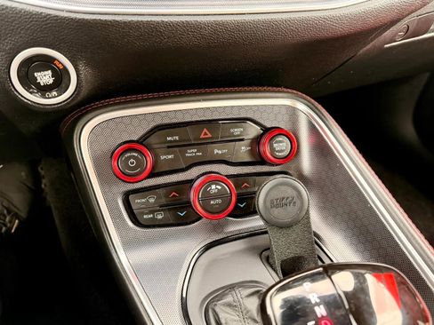 Used 2017 Dodge Challenger GT w/ Technology Group image 17