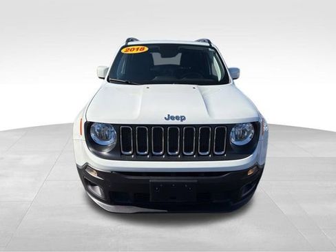Used 2018 Jeep Renegade Latitude w/ Cold Weather Group image 2