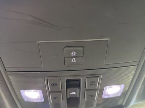 Used 2023 Volkswagen Taos SEL image 19