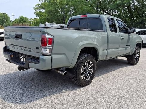 Used 2022 Toyota Tacoma TRD Sport w/ TRD Premium Sport Package AWD/4WD image 9