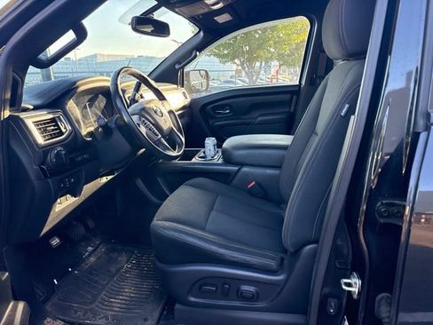 Used 2019 Nissan Titan SV w/ SV Convenience Package AWD/4WD image 5
