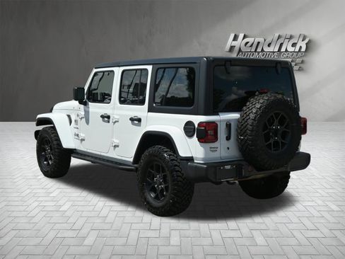Used 2019 Jeep Wrangler Unlimited Sahara w/ Safety Group AWD/4WD image 8