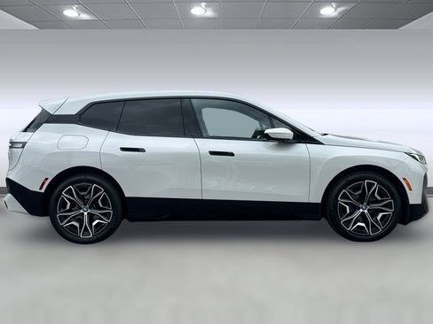 Used 2024 BMW iX xDrive50 w/ Sport Package AWD/4WD image 8