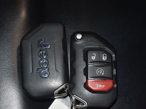 Used 2022 Jeep Wrangler Unlimited Sahara AWD/4WD image 21