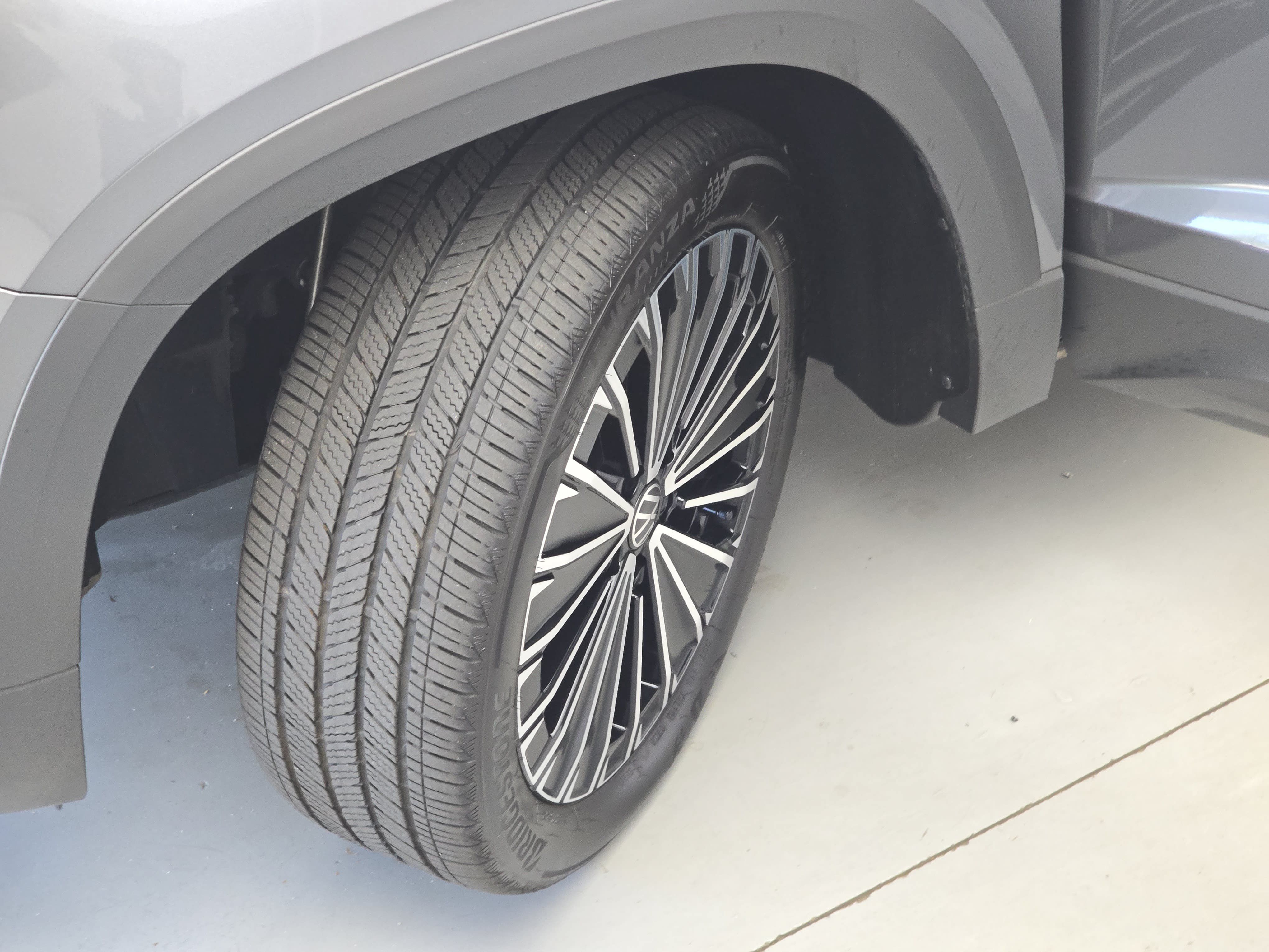 Used 2025 Volkswagen Taos SE FWD image 31