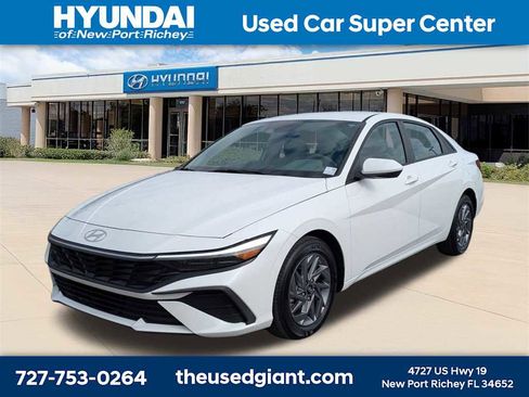 Used 2024 Hyundai Elantra SEL image 1