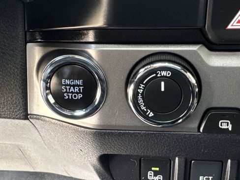 Used 2019 Toyota Tacoma Limited image 25