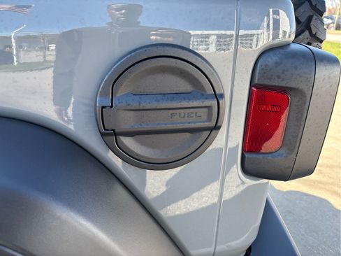 Used 2023 Jeep Wrangler Unlimited AWD/4WD image 24