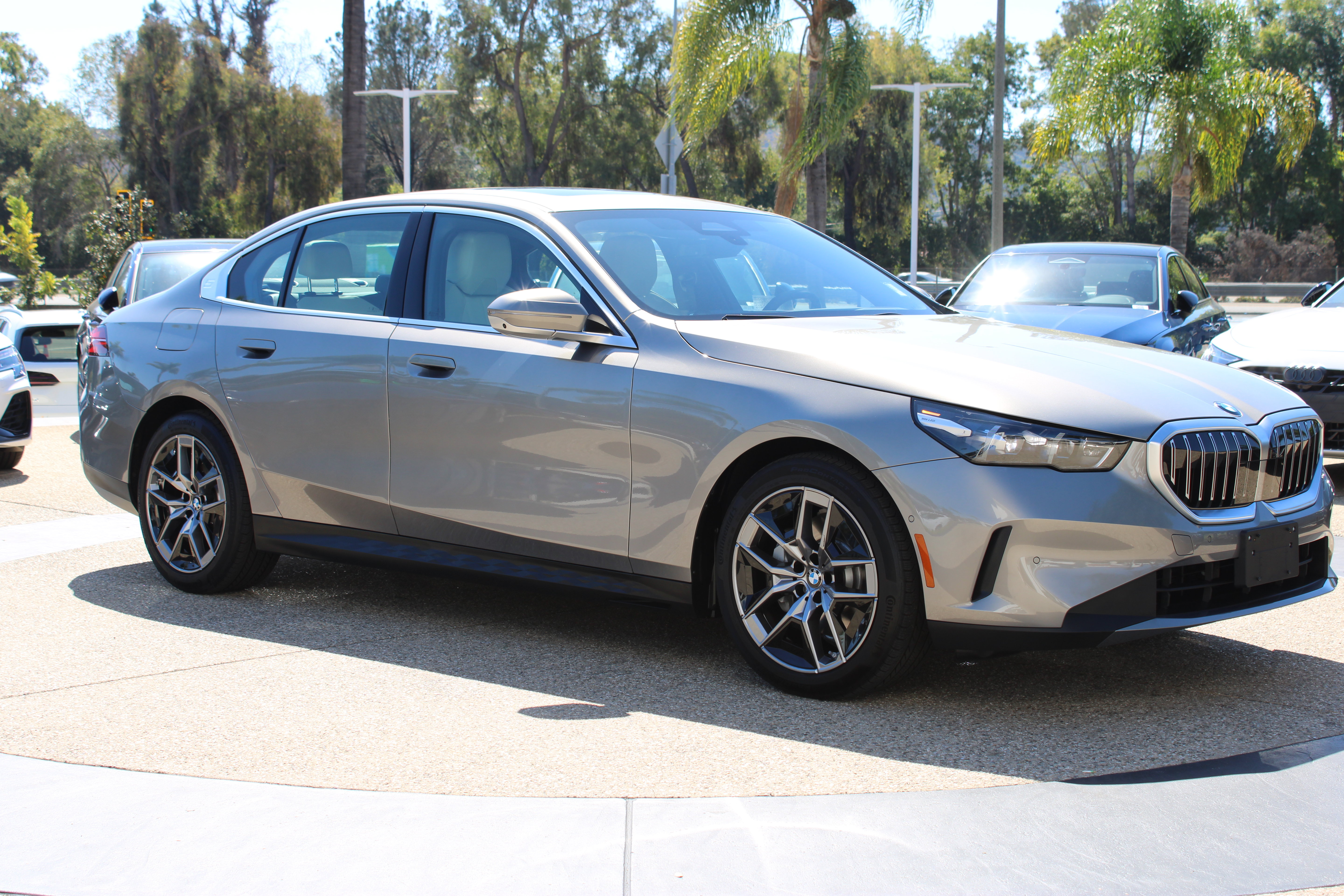 Used 2026 BMW 530i w/ Premium Package RWD image 7