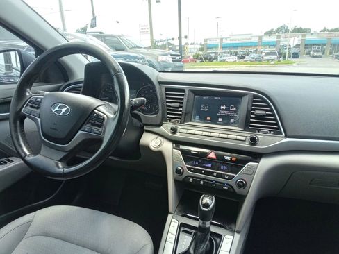 Used 2017 Hyundai Elantra SE w/ SE A/T Tech Package 03 FWD image 9