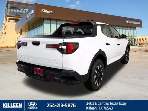 Used 2025 Hyundai Santa Cruz SE FWD image 9