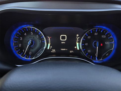 Used 2018 Chrysler Pacifica Limited w/ Advanced Safetytec Group image 2