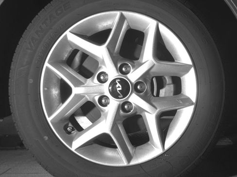 Used 2025 Kia Soul LX w/ LX Technology Package FWD image 13