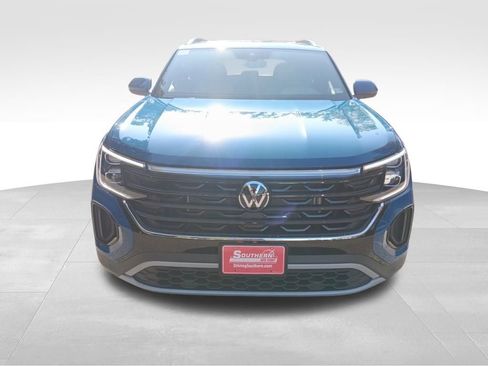 Used 2025 Volkswagen Atlas Cross Sport SE w/ Panoramic Sunroof Package image 9