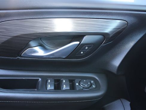 Used 2023 GMC Terrain SLE image 18