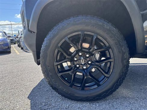 Certified 2024 Chevrolet Colorado Trail Boss w/ LPO, Dark Essentials Package image 5