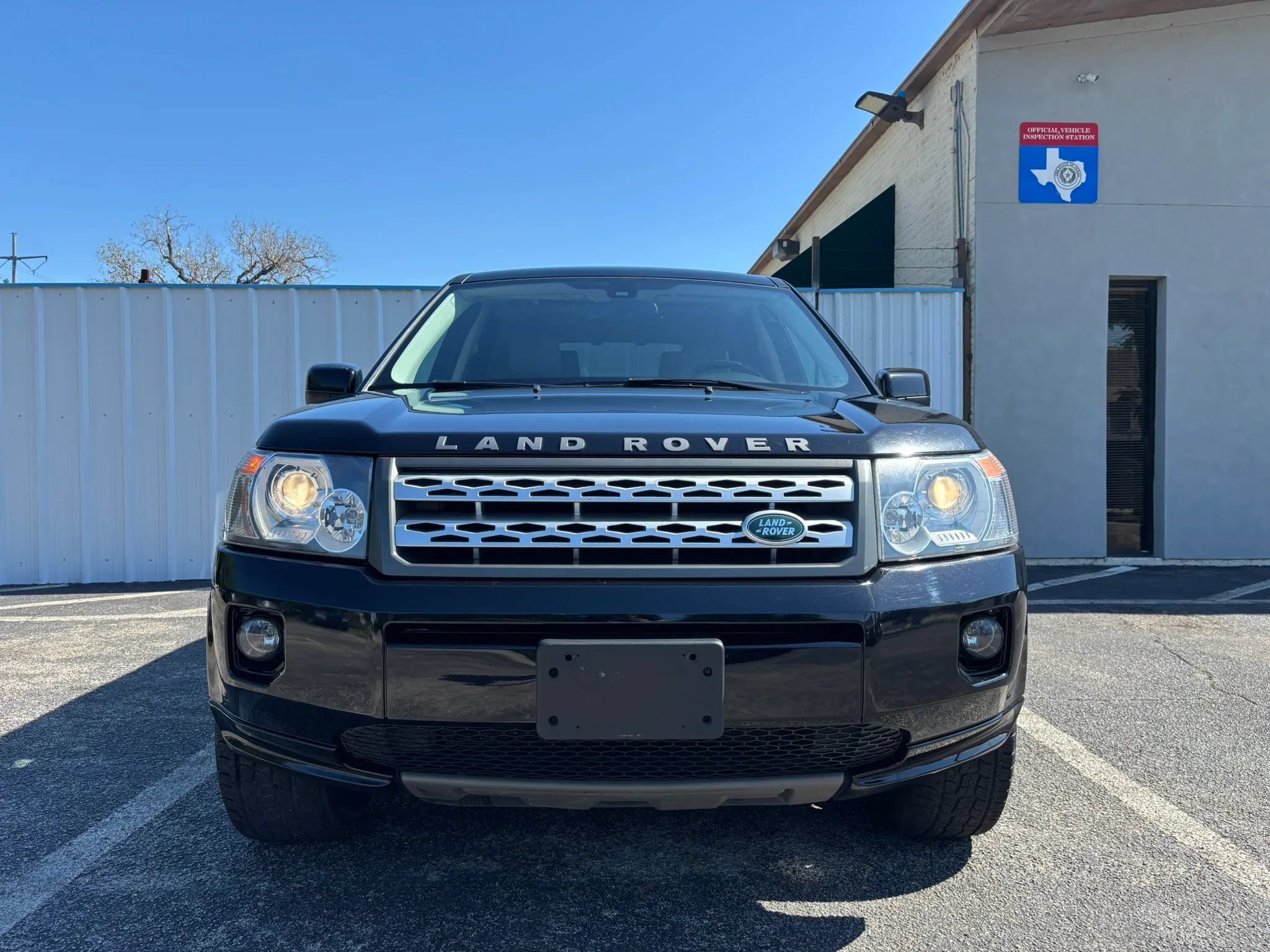 Used 2011 Land Rover LR2 HSE AWD/4WD image 8