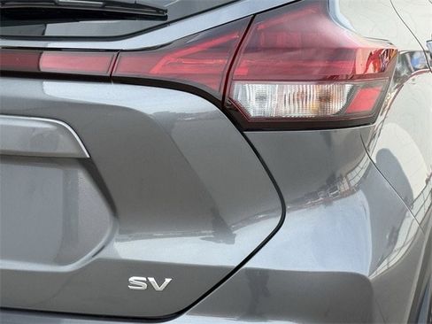 Used 2023 Nissan Kicks SV image 7