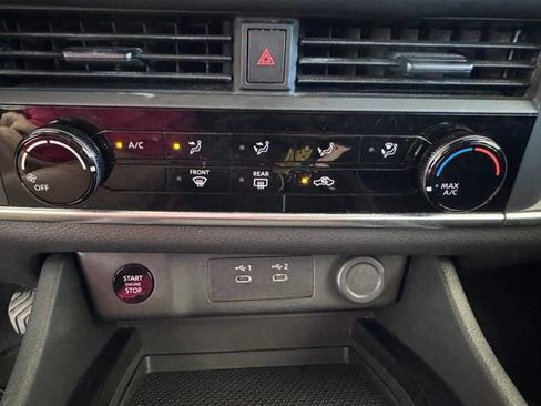 Used 2024 Nissan Rogue S FWD image 19