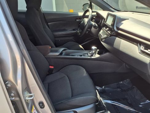 Used 2018 Toyota C-HR XLE FWD image 35