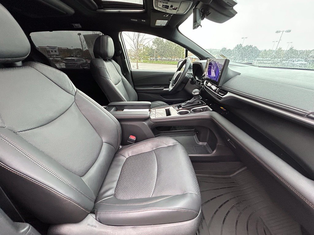 Used 2025 Toyota Sienna Platinum AWD/4WD image 30