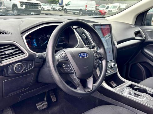 Used 2021 Ford Edge SE image 19