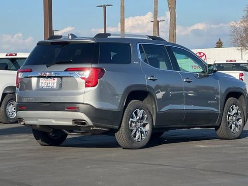 Used 2023 GMC Acadia SLT image 4