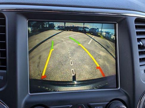 Used 2018 Jeep Grand Cherokee Altitude image 19