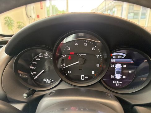 Used 2016 Porsche Boxster Spyder RWD image 19