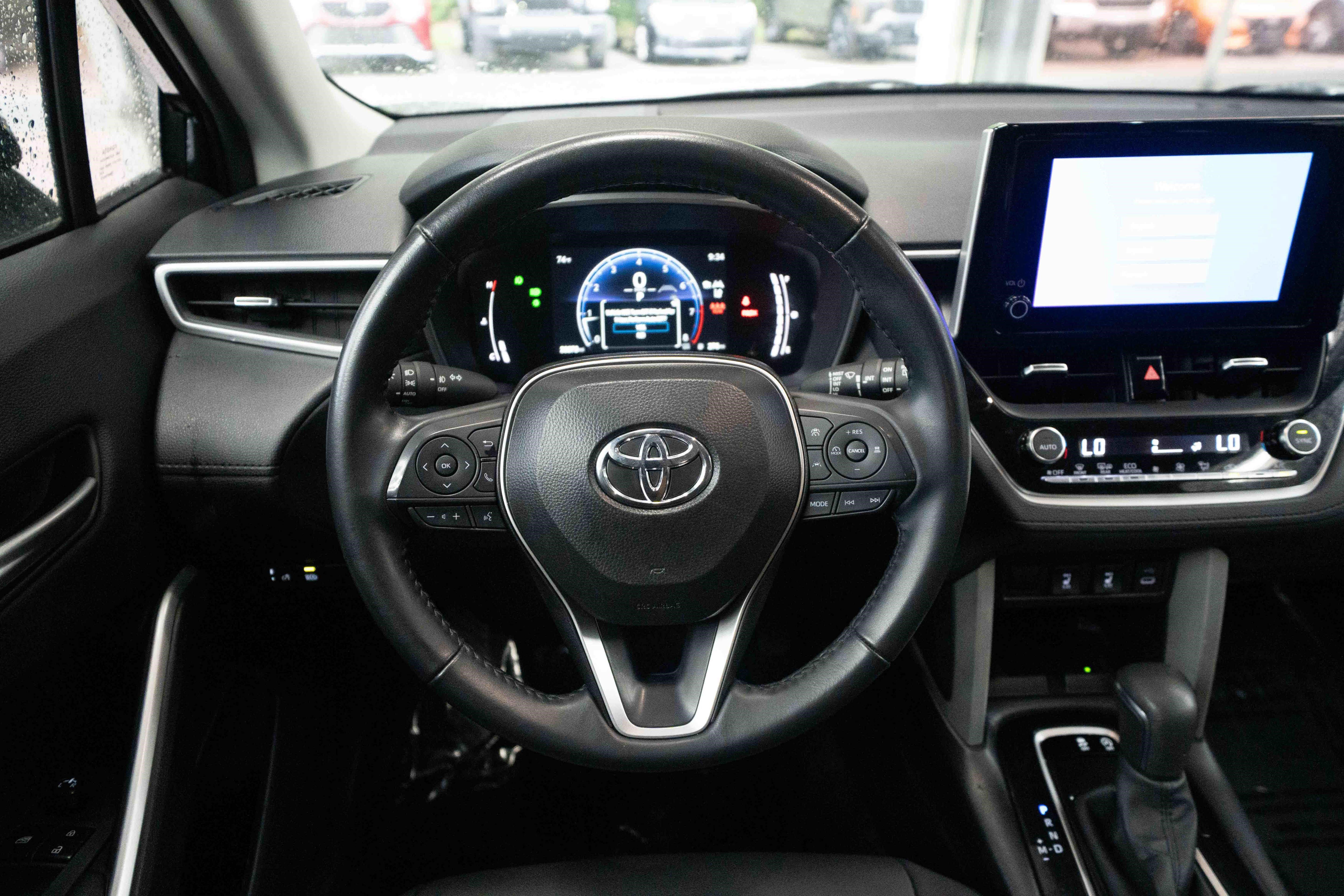 Used 2025 Toyota Corolla Cross XLE AWD/4WD image 21