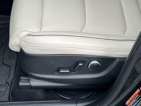 Used 2026 Genesis GV70 2.5T Advanced image 10