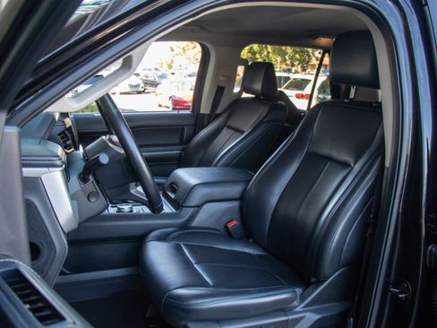 Used 2024 Ford Expedition Max XLT image 10