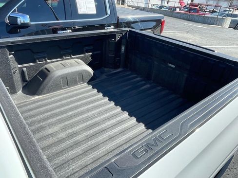 Used 2022 GMC Sierra 1500 SLT w/ SLT Premium Plus Package image 17