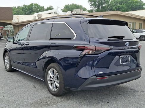 Used 2024 Toyota Sienna XLE w/ XLE Plus Package AWD/4WD image 7