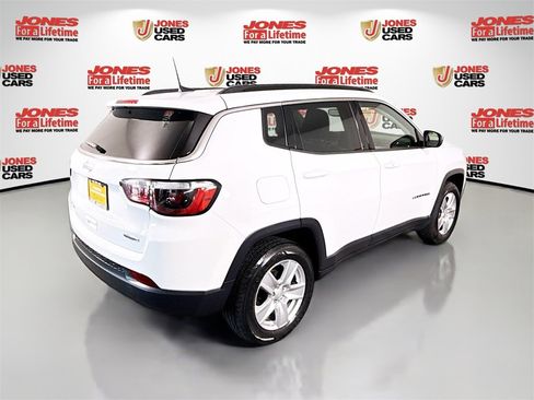 Used 2022 Jeep Compass Latitude w/ Sun and Sound Group image 17