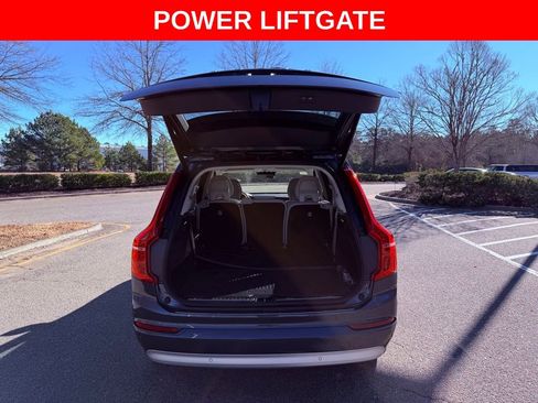Used 2022 Volvo XC90 T5 Momentum w/ Climate Package image 8
