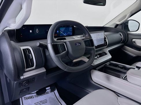 Used 2025 Ford Expedition Active AWD/4WD image 9