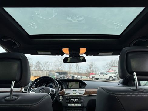 Used 2014 Mercedes-Benz E 350 4MATIC Sedan image 21