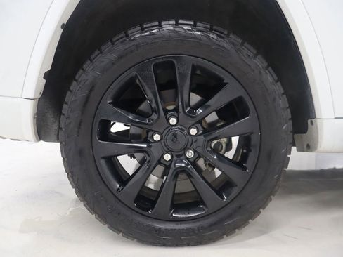 Used 2017 Jeep Grand Cherokee Altitude AWD/4WD image 25